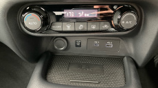 Nissan Juke 1.0 DiG-T N-Connecta 5dr DCT Petrol Hatchback
